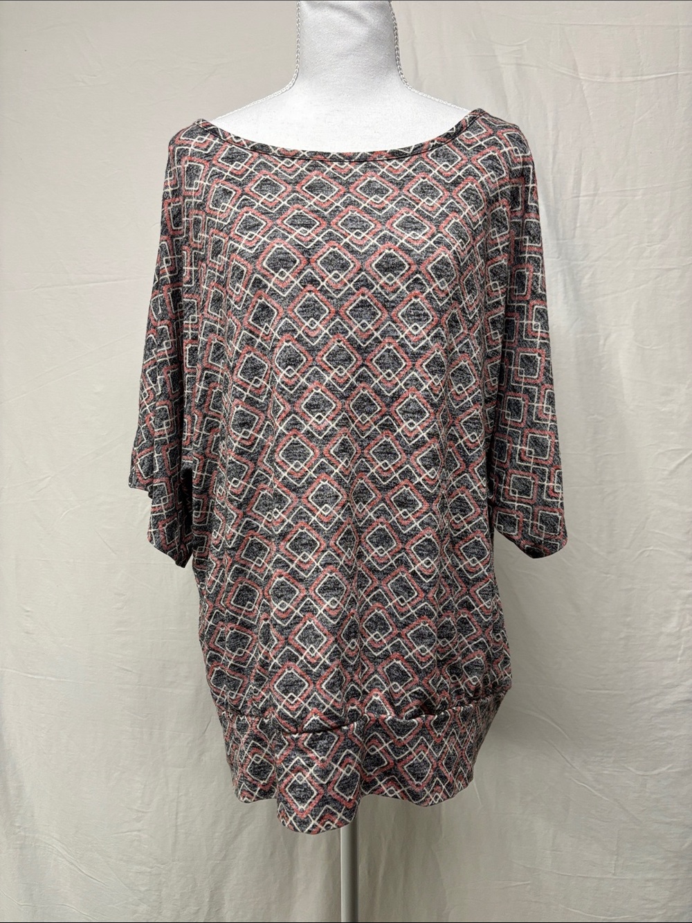 Ricki's Geometric Print Short Sleeve Top - Red, Black & White